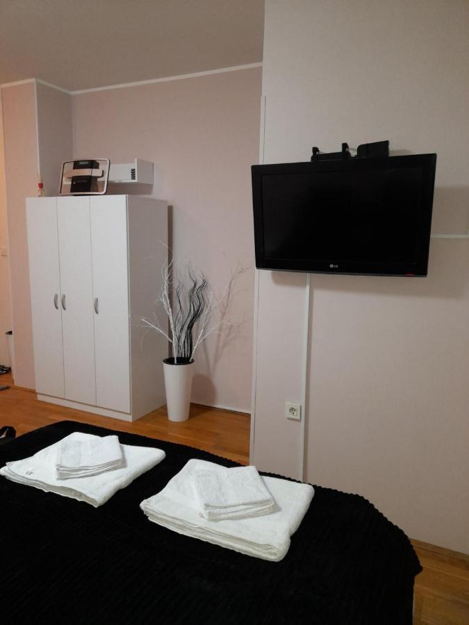 נובי סאד Apartman Aurora מראה חיצוני תמונה